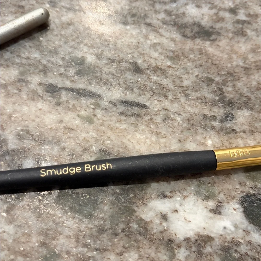 BUNDLE OF 4 MAKE UP BRUSHES
